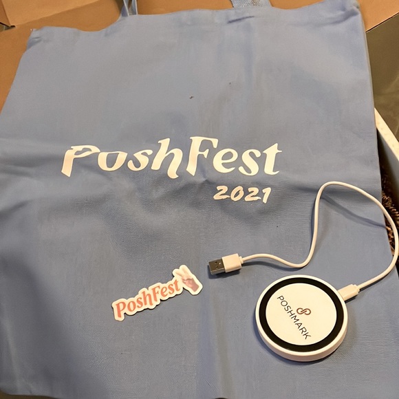 New Poshmark Wireless Charger Pad - Picture 1 of 4